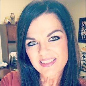 Meet your Posher, Suzanne